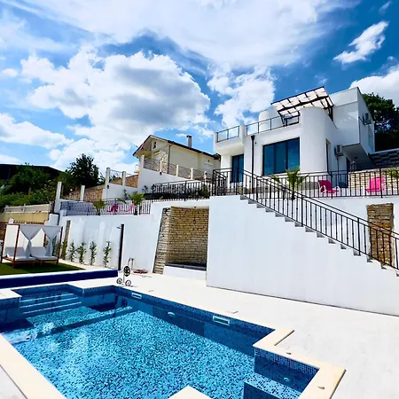 The White Pearl Boutique * 발치크