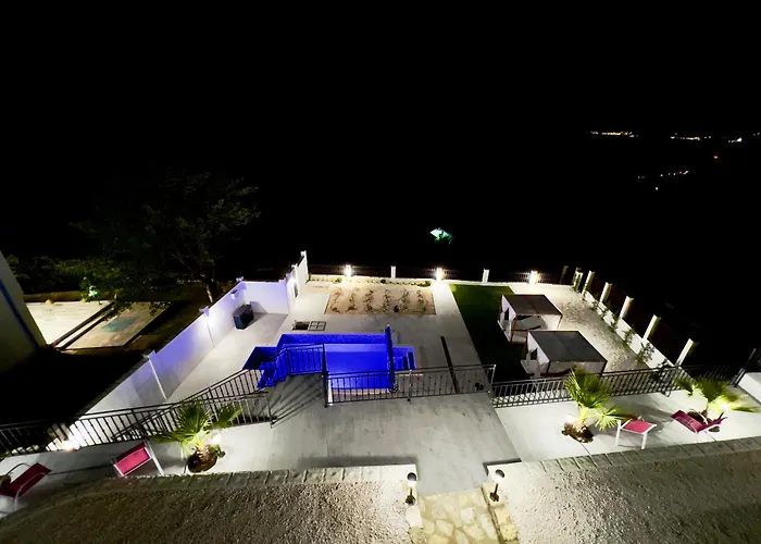 Villa The White Pearl Boutique